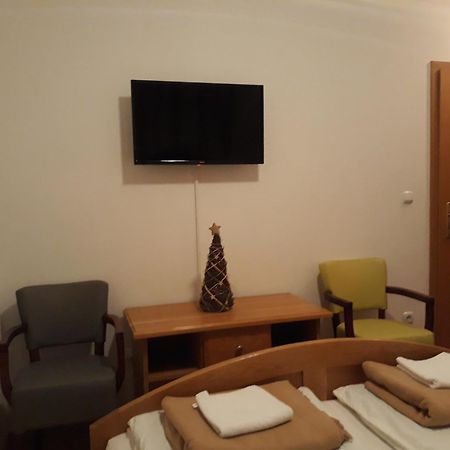 Gradska Kavana Guest House Купрес Стая снимка